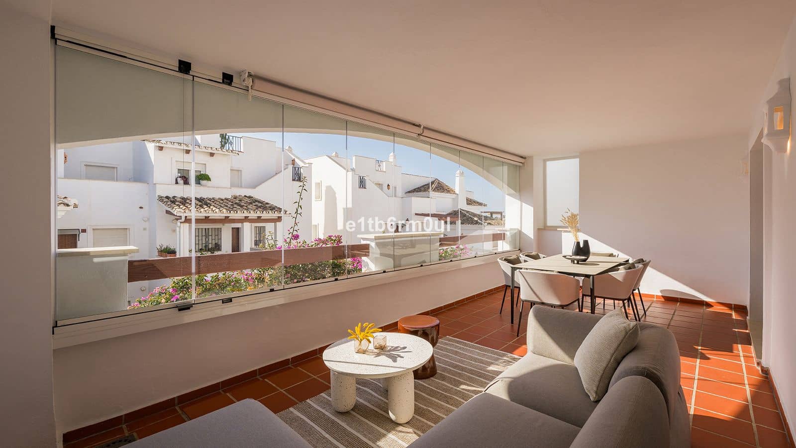 2 slaapkamer Appartement te koop in Nueva Andalucia - € 595.000 (Ref: 10051435)