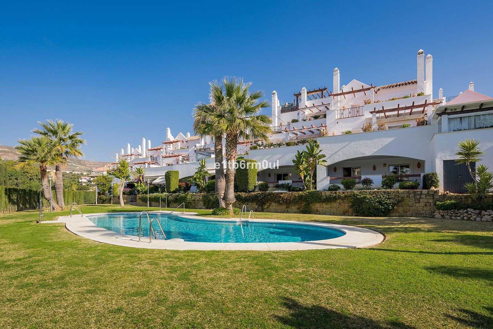 2 slaapkamer Appartement te koop in Nueva Andalucia - € 595.000 (Ref: 10051435)