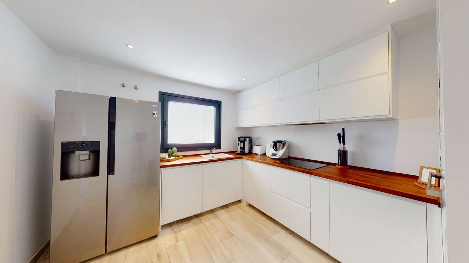 4 bedroom Townhouse for sale in La Mairena - € 615,000 (Ref: 10051436)