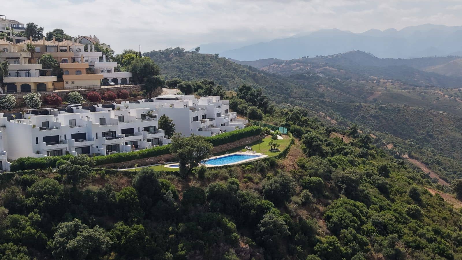 4 bedroom Townhouse for sale in La Mairena - € 615,000 (Ref: 10051436)