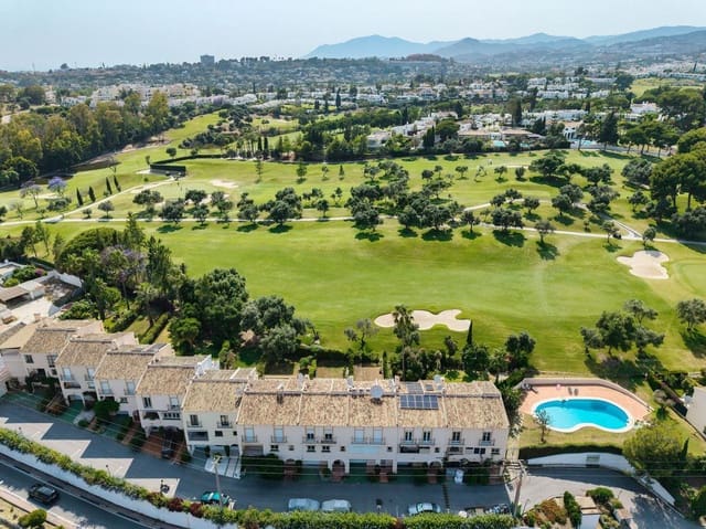 4 bedroom Townhouse for sale in Nueva Andalucia, Marbella - € 1,650,000 (Ref: 10051439)