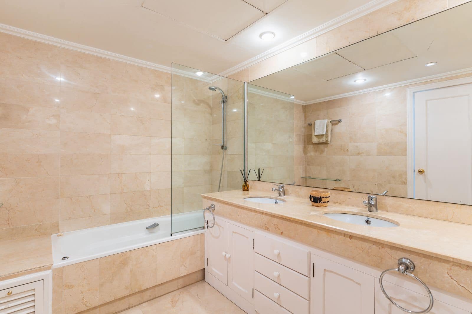 4 Zimmer Apartment zu verkaufen in Estepona - 1.399.000 € (Ref: 10051441)