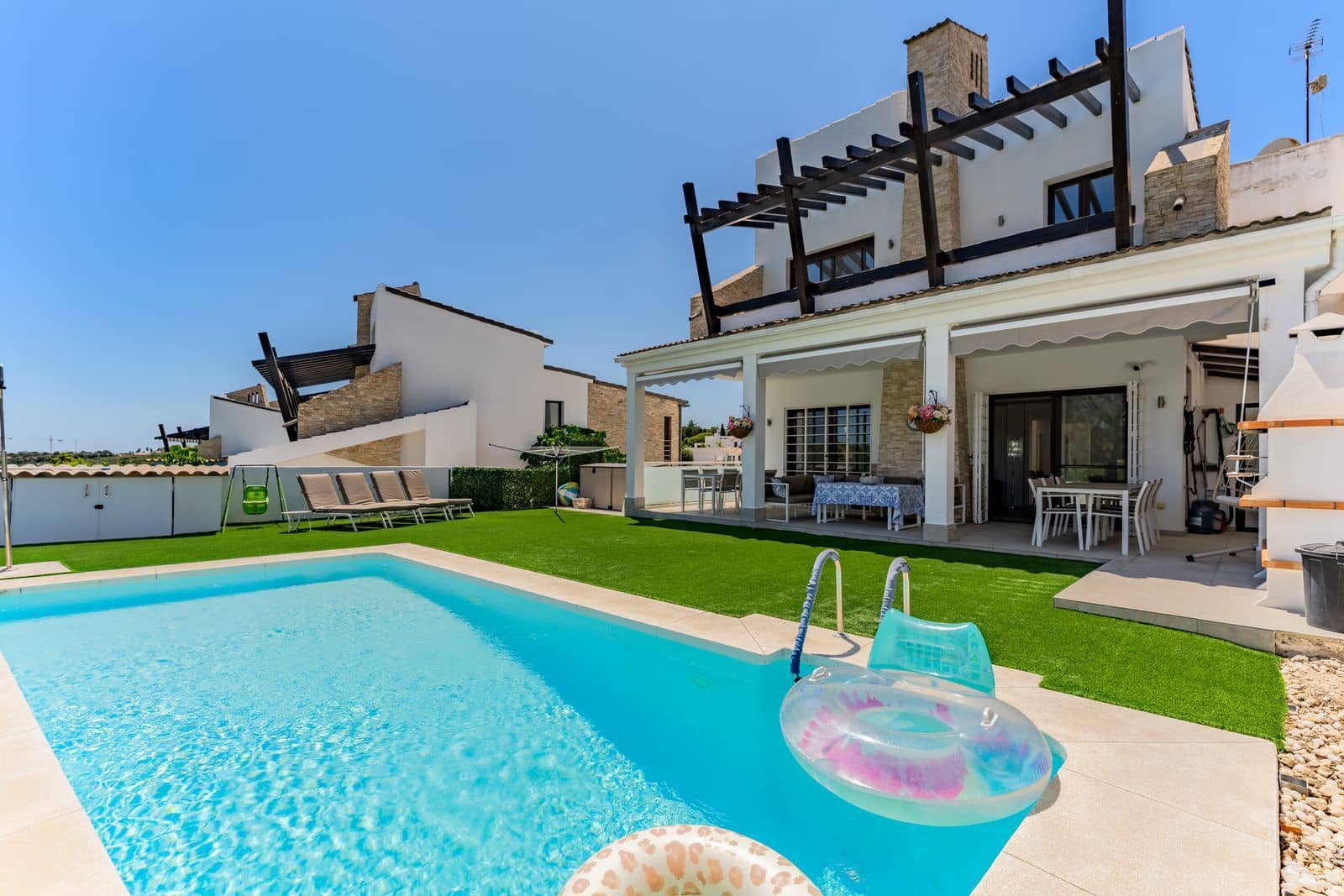 6 makuuhuone Paritalo myytävänä paikassa Estepona - 1 200 000 € (Ref: 10051442)