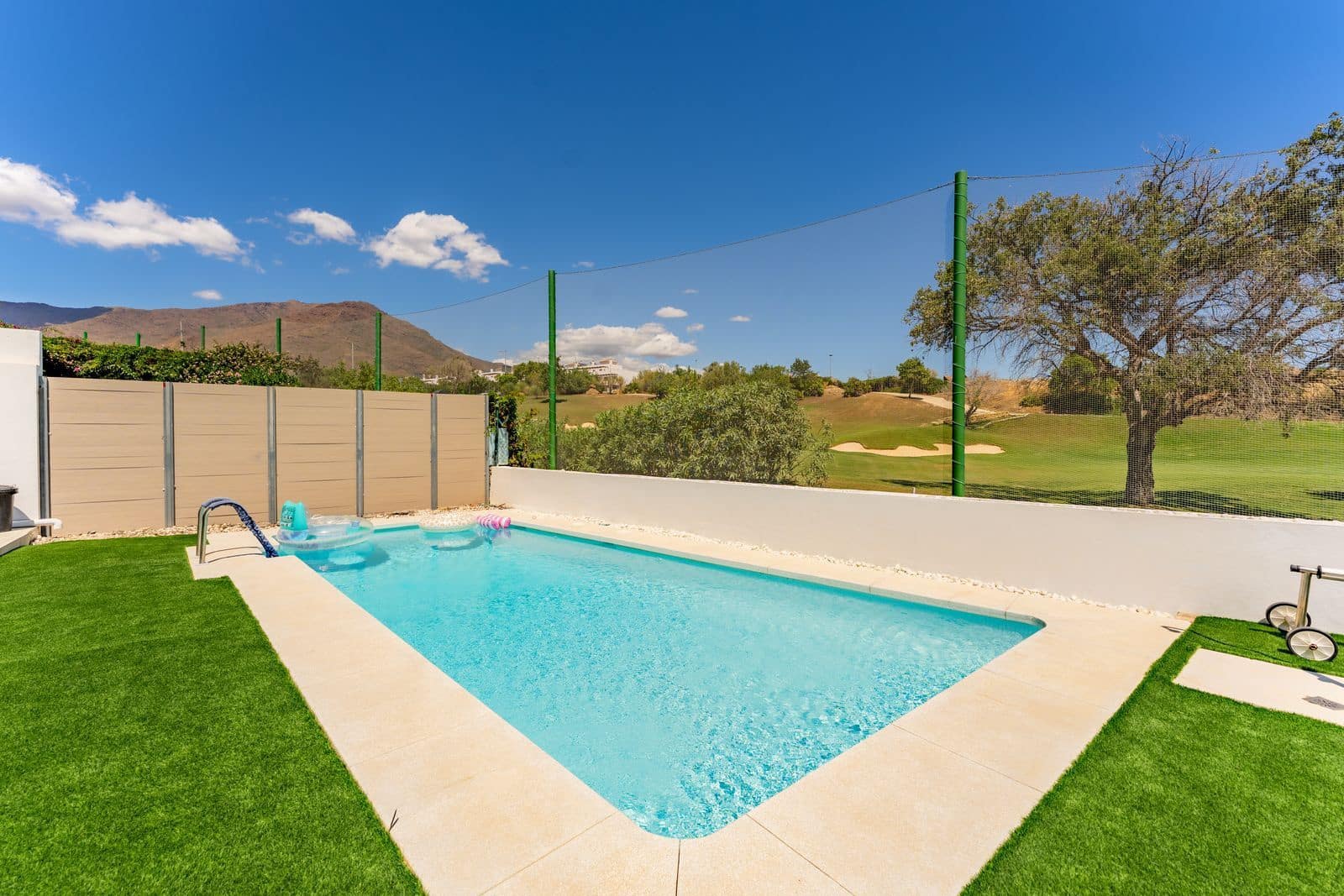 6 makuuhuone Paritalo myytävänä paikassa Estepona - 1 200 000 € (Ref: 10051442)