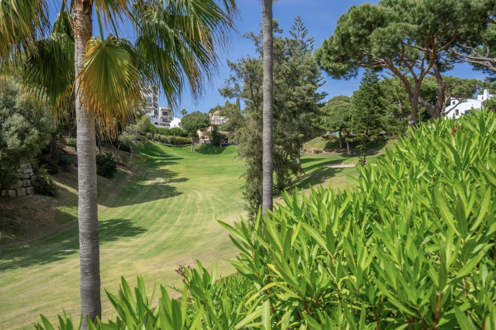 3 bedroom Apartment for sale in Calahonda - € 549,000 (Ref: 10051449)