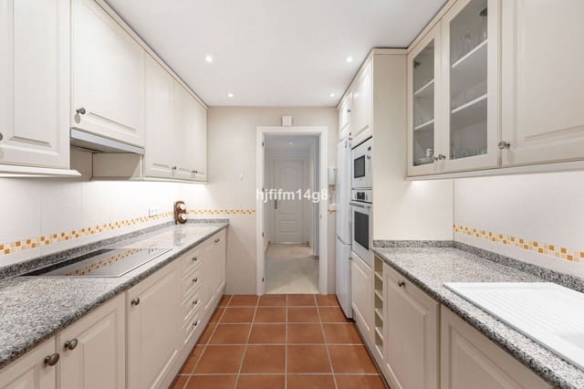 3 Zimmer Apartment zu verkaufen in El Paraiso, Estepona - 545.000 € (Ref: 10051458)
