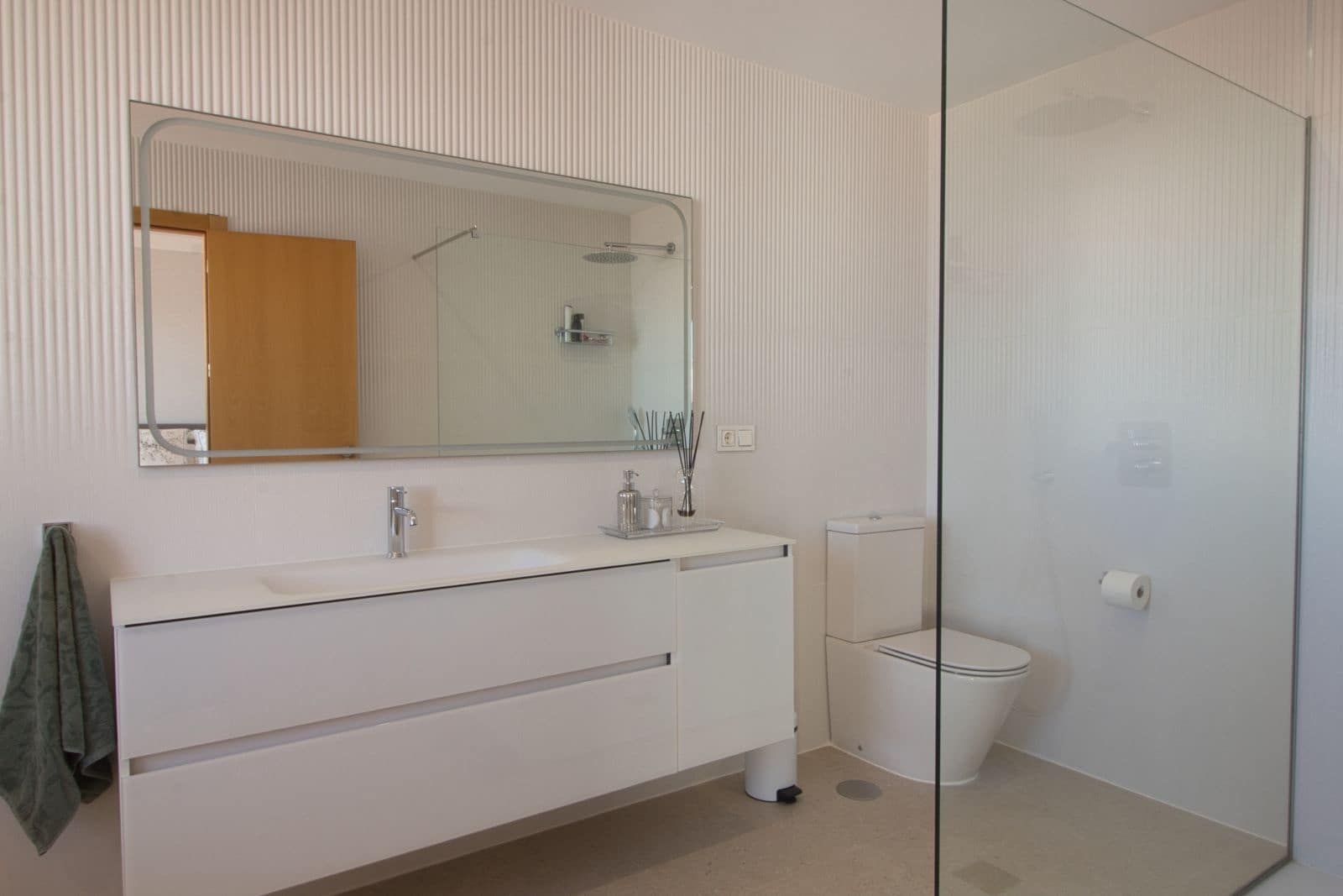 4 bedroom Townhouse for sale in Manilva - € 670,000 (Ref: 10051462)