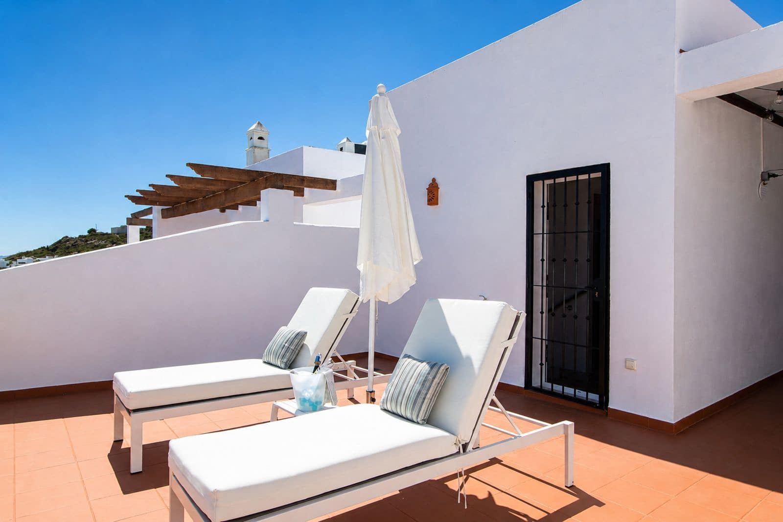 4 bedroom Townhouse for sale in Manilva - € 670,000 (Ref: 10051462)