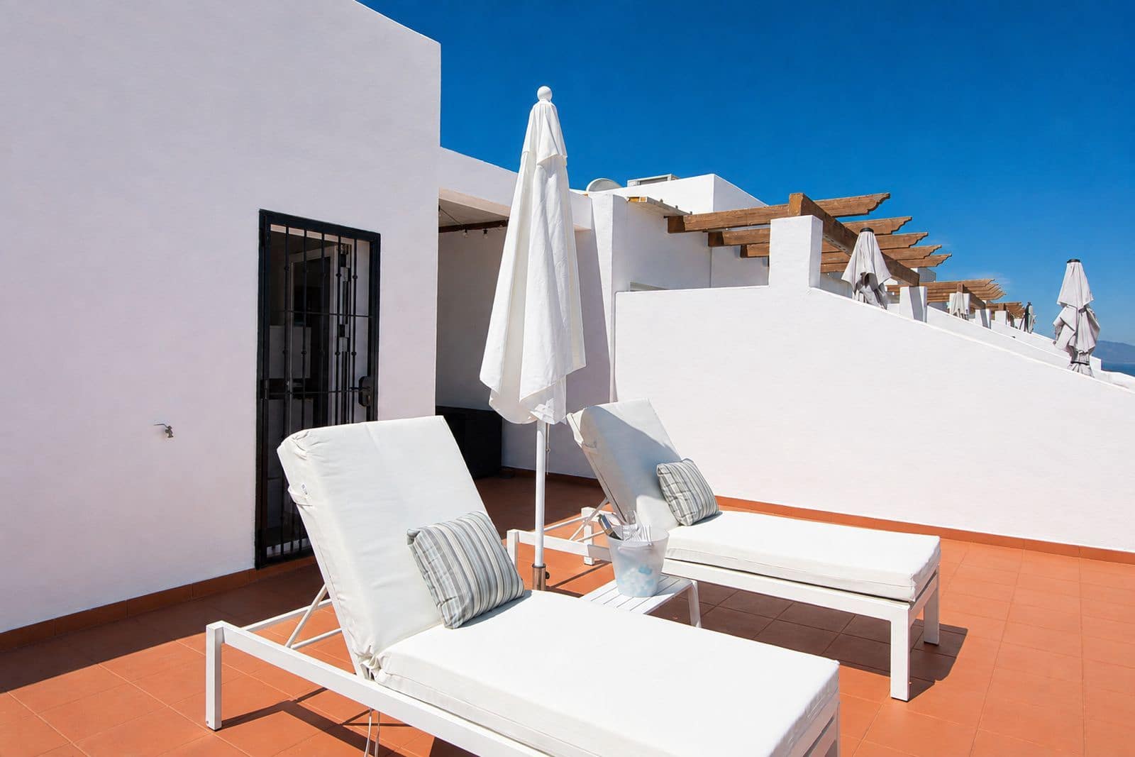 4 bedroom Townhouse for sale in Manilva - € 670,000 (Ref: 10051462)