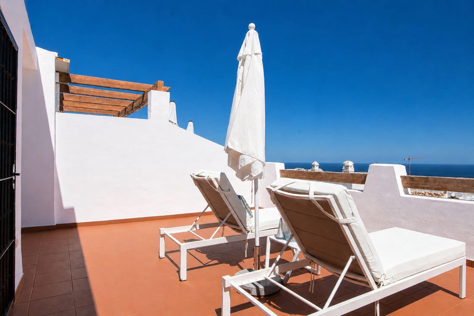 4 bedroom Townhouse for sale in Manilva - € 670,000 (Ref: 10051462)