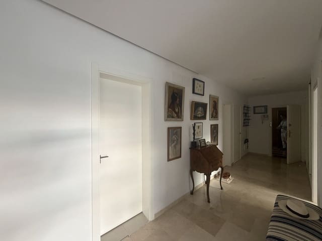 3 bedroom Apartment for sale in Marbella - € 995,000 (Ref: 10051470)