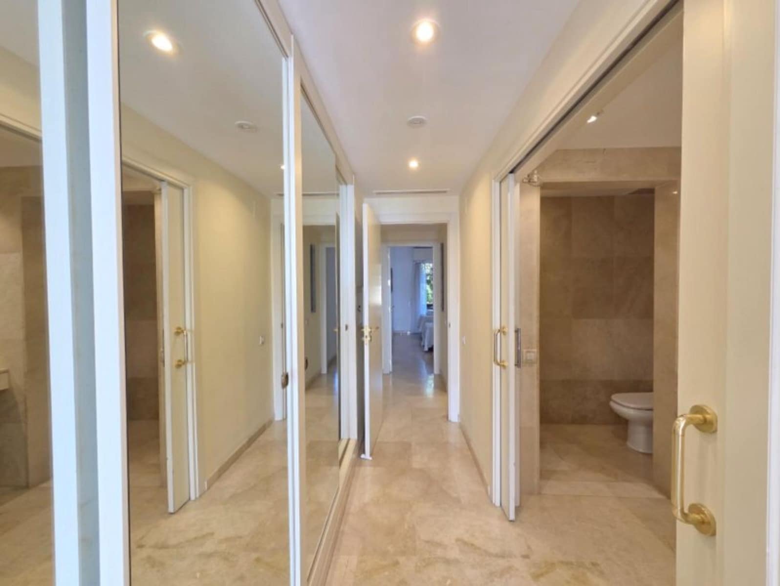 3 sovrum Lägenhet till salu i La Duquesa / Puerto de la Duquesa - 750 000 € (Ref: 10051472)