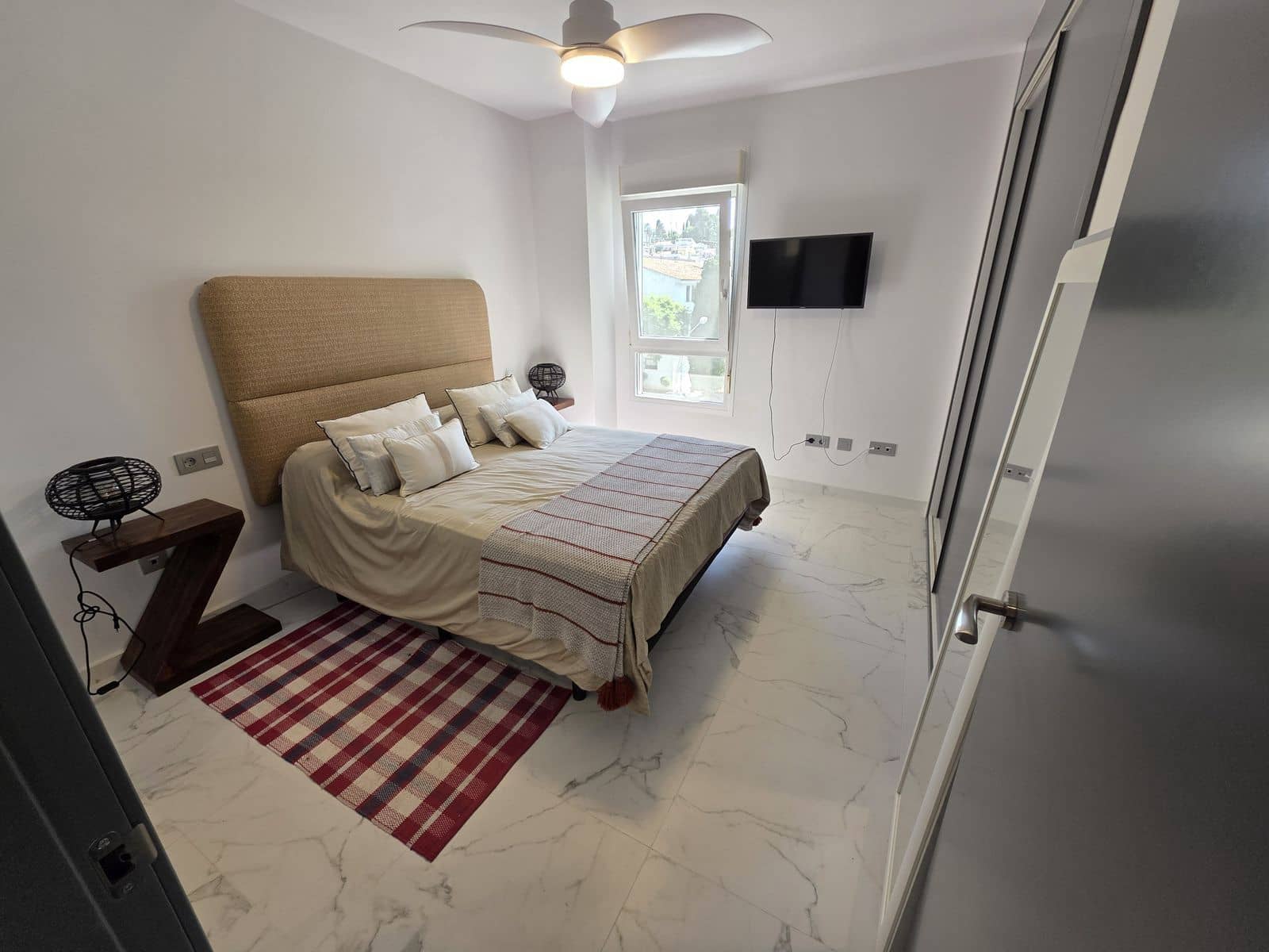 3 bedroom Apartment for sale in Nueva Andalucia - € 385,000 (Ref: 10051483)