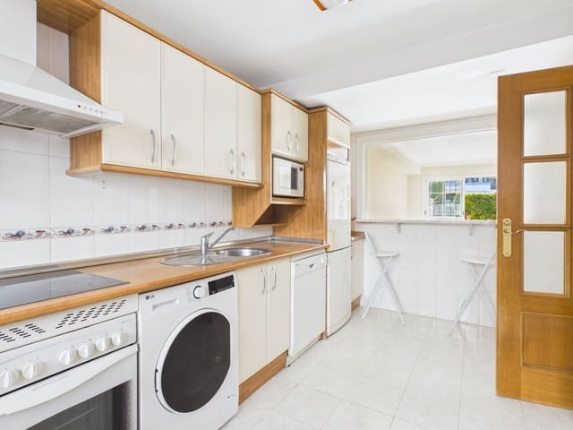 Casa de 4 habitaciones en Marbella en venta - 725.000 € (Ref: 10051484)