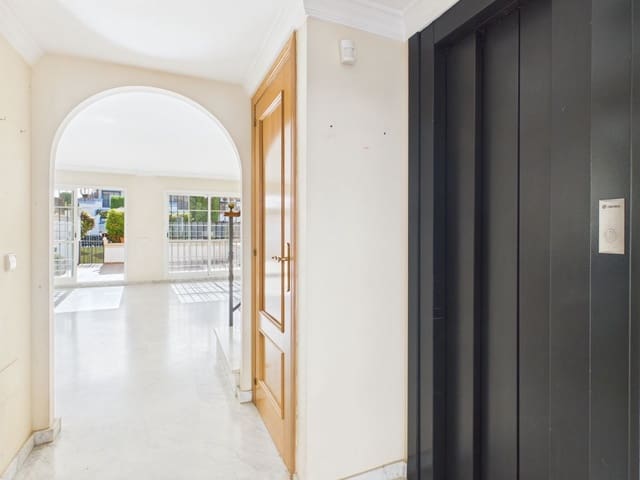 Casa de 4 habitaciones en Marbella en venta - 725.000 € (Ref: 10051484)