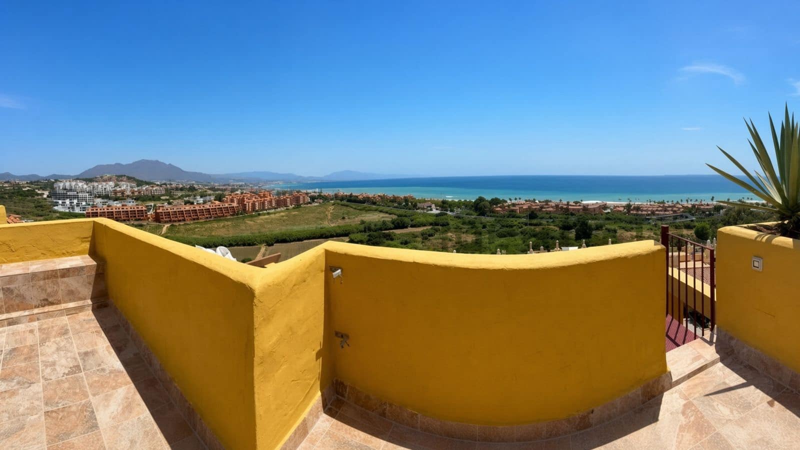 2 soveværelse Penthouse til salg i La Duquesa / Puerto de la Duquesa - € 440.000 (Ref: 10051486)
