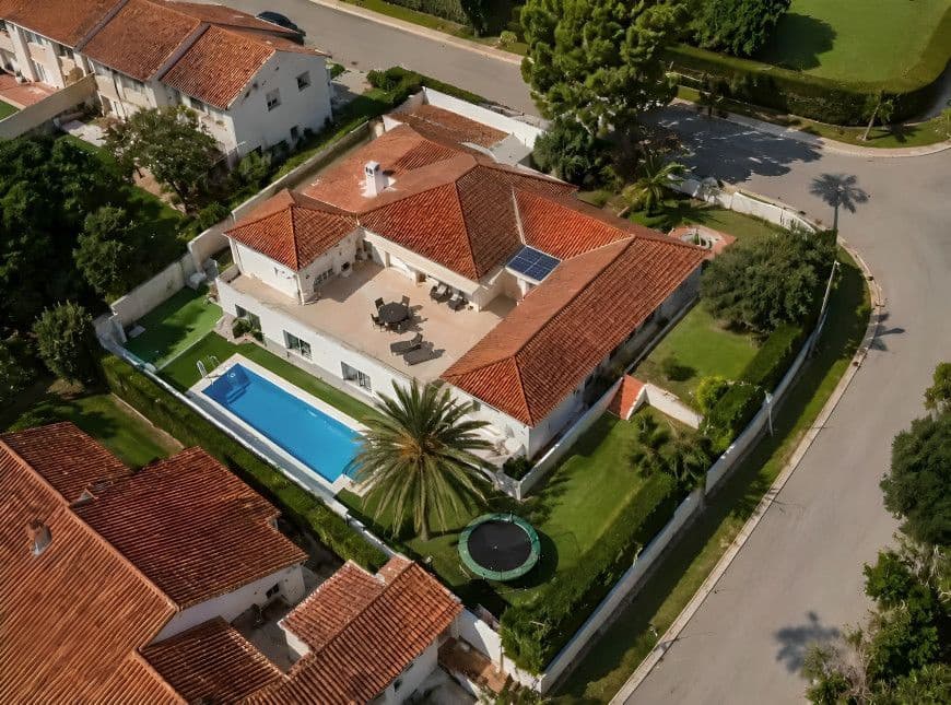 Chalet de 6 habitaciones en Sotogrande en venta - 1.185.000 € (Ref: 10051487)
