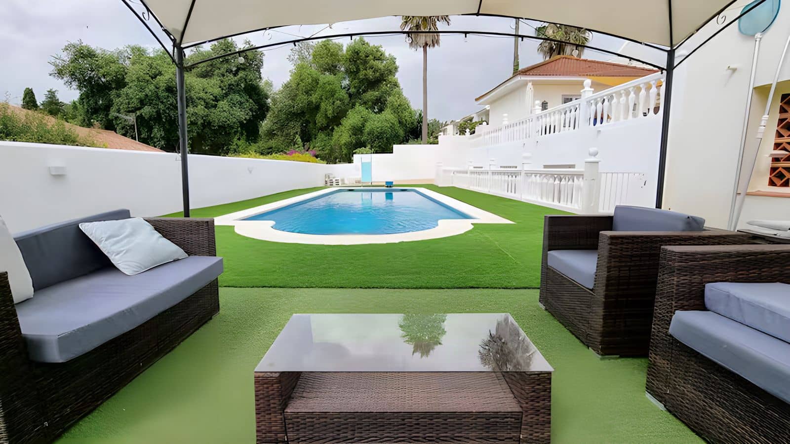 Chalet de 6 habitaciones en Sotogrande en venta - 1.185.000 € (Ref: 10051487)