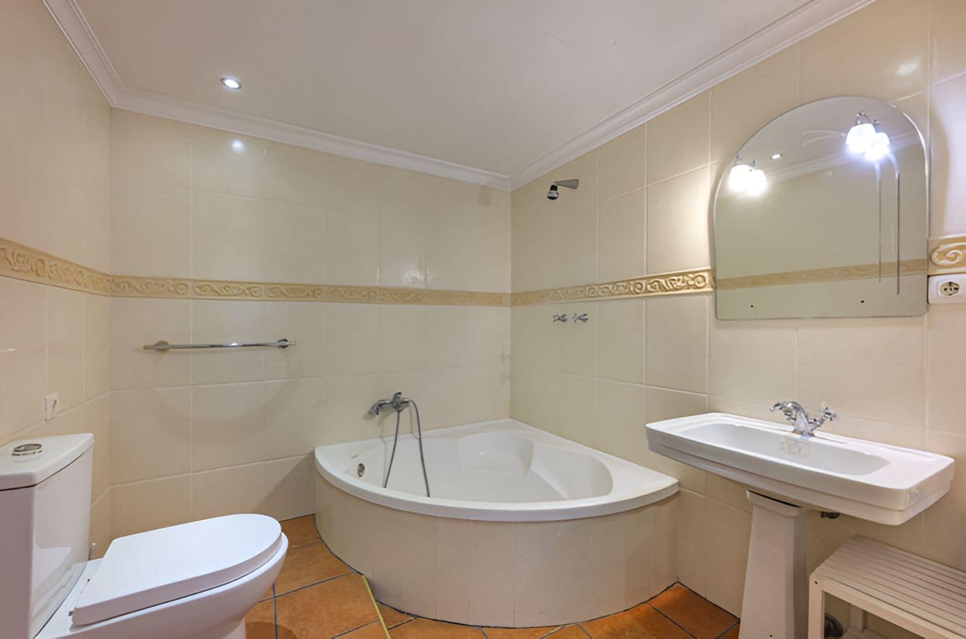 Chalet de 6 habitaciones en Sotogrande en venta - 1.185.000 € (Ref: 10051487)