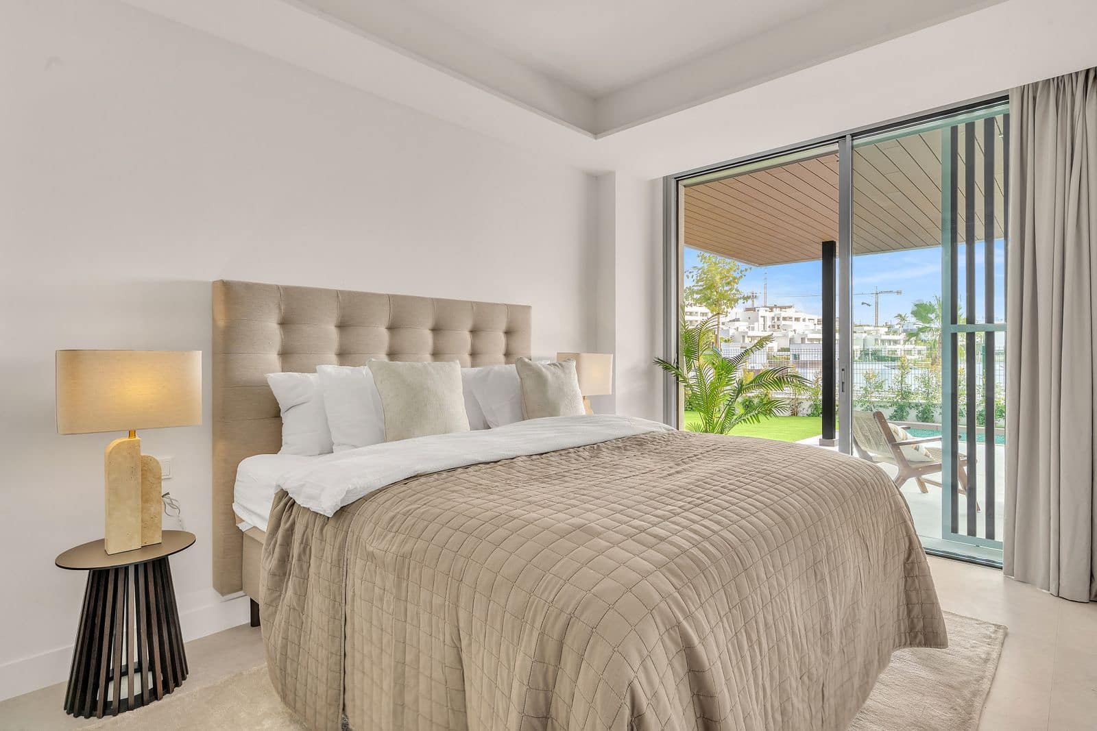 4 bedroom Apartment for sale in Marbella - € 1,695,000 (Ref: 10051492)