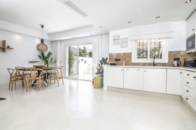 3 makuuhuone Omakotitalo myytävänä paikassa Nueva Andalucia, Marbella - 875 000 € (Ref: 10051495)