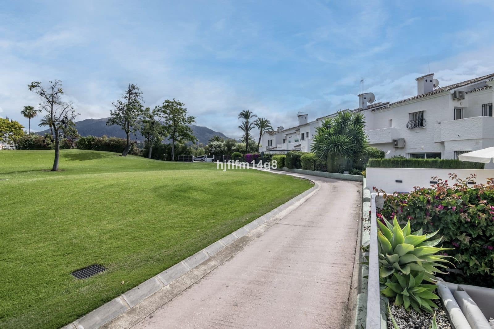3 makuuhuone Omakotitalo myytävänä paikassa Nueva Andalucia - 875 000 € (Ref: 10051495)