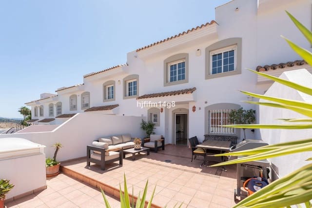 3 bedroom Townhouse for sale in Nueva Andalucia, Marbella - € 825,000 (Ref: 10051496)