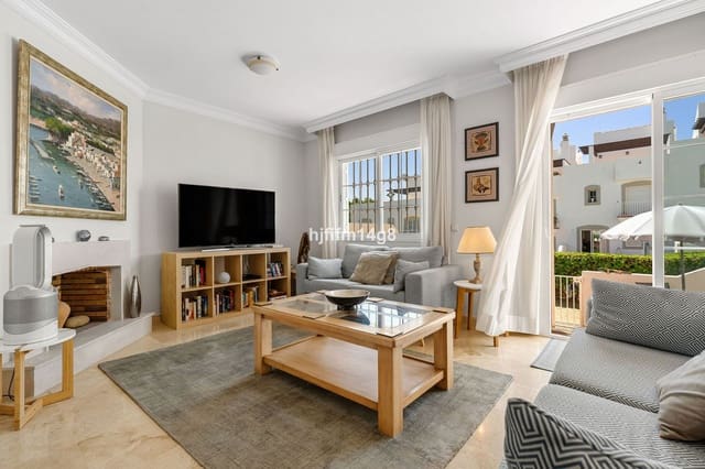 3 bedroom Townhouse for sale in Nueva Andalucia, Marbella - € 825,000 (Ref: 10051496)
