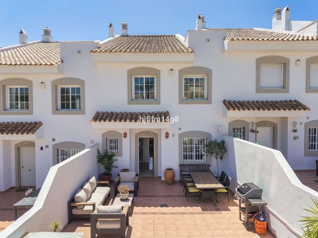 3 bedroom Townhouse for sale in Nueva Andalucia, Marbella - € 825,000 (Ref: 10051496)