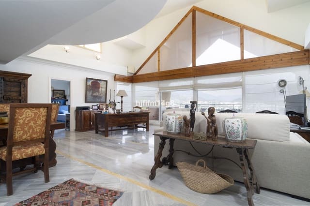 4 sovrum Takvåning till salu i Nueva Andalucia, Marbella - 1 950 000 € (Ref: 10051497)