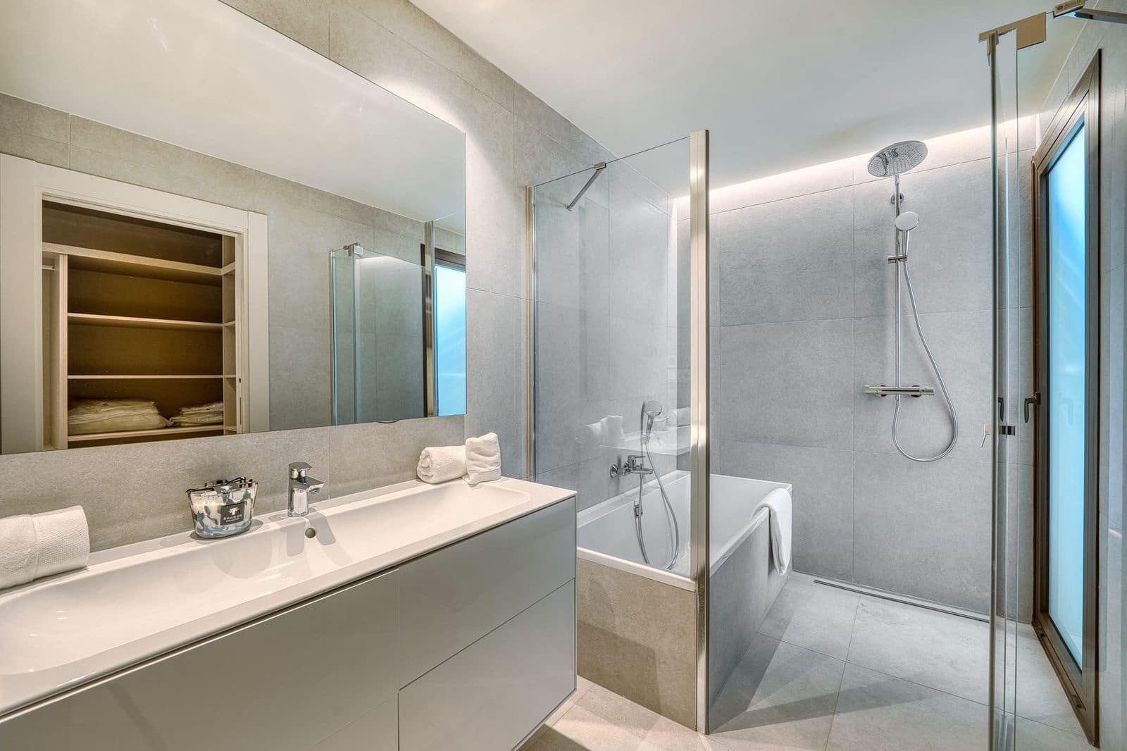 3 slaapkamer Appartement te koop in Estepona - € 1.850.000 (Ref: 10051503)