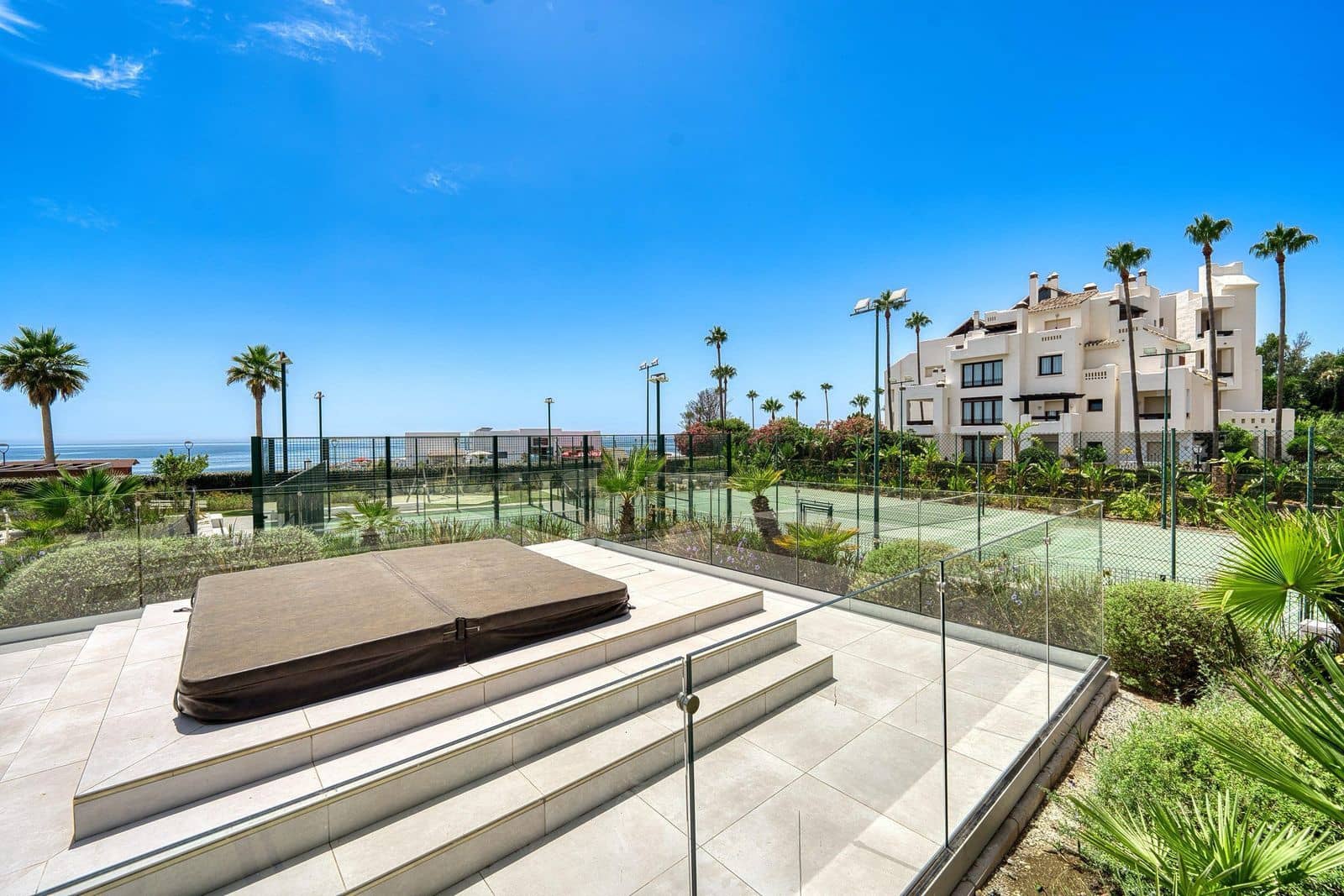 3 slaapkamer Appartement te koop in Estepona - € 1.850.000 (Ref: 10051503)