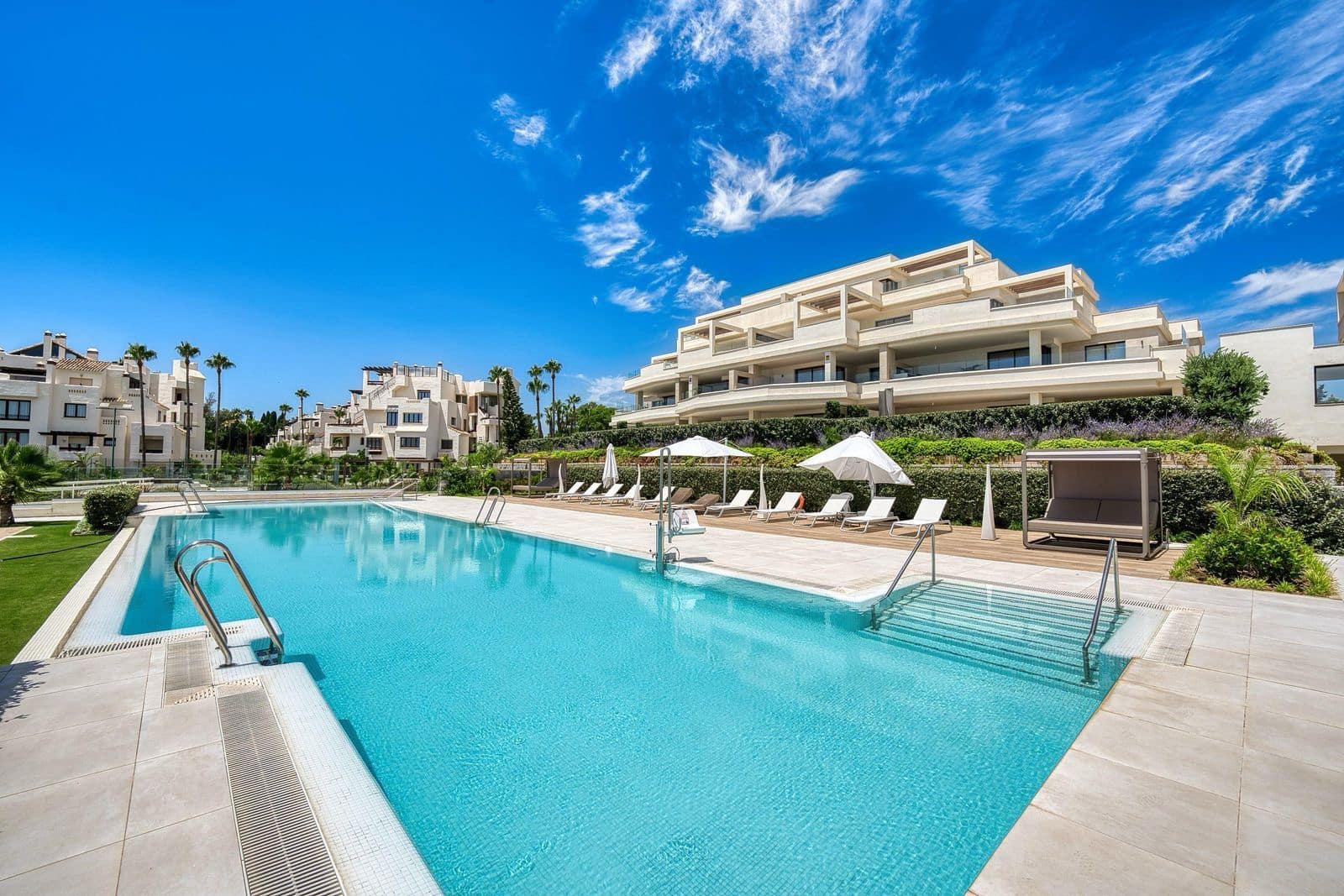 3 slaapkamer Appartement te koop in Estepona - € 1.850.000 (Ref: 10051503)