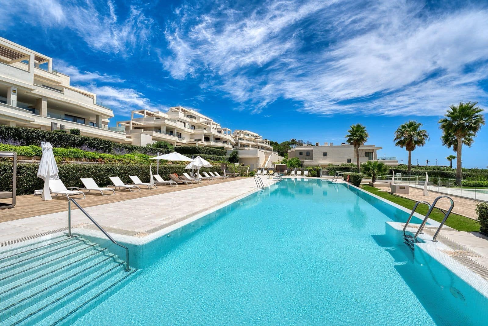 3 slaapkamer Appartement te koop in Estepona - € 1.850.000 (Ref: 10051503)