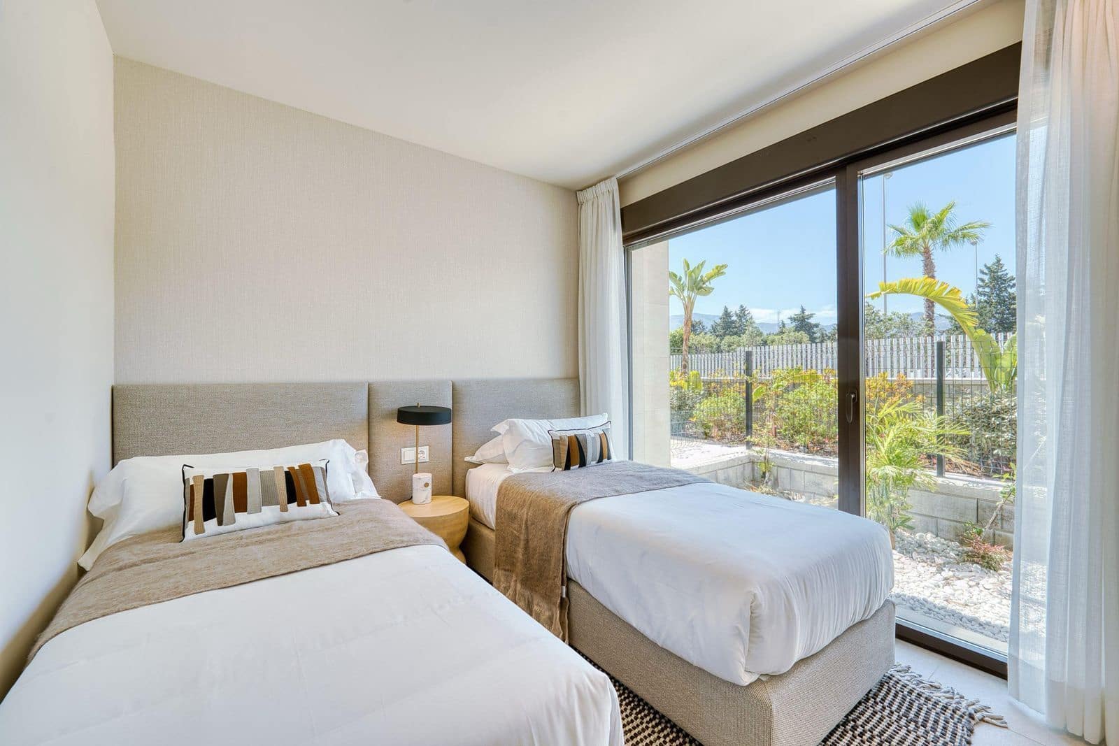 3 slaapkamer Appartement te koop in Estepona - € 1.850.000 (Ref: 10051503)