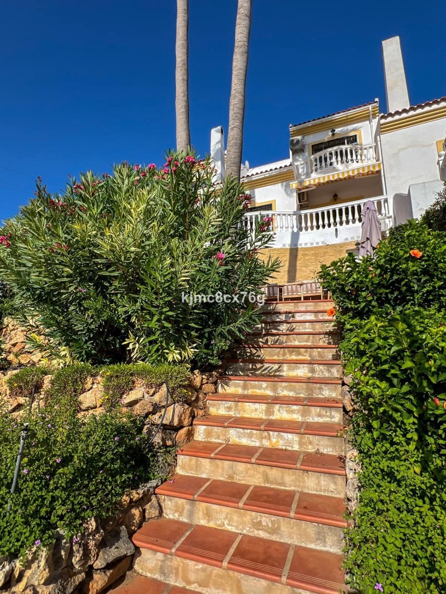 4 bedroom Townhouse for sale in Calahonda - € 690,000 (Ref: 10051508)