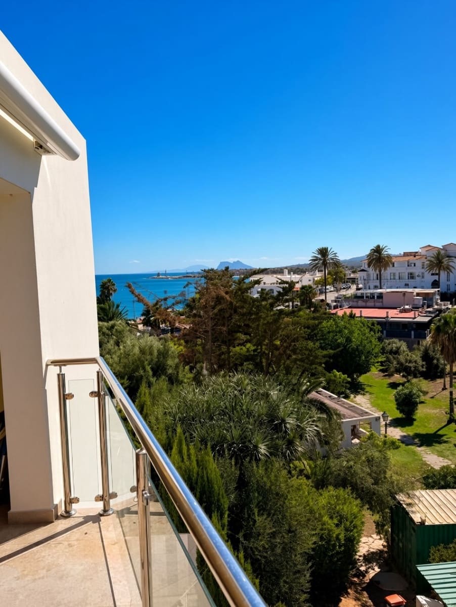 1 sovrum Lägenhet till salu i Torreguadiaro - 450 000 € (Ref: 10051510)