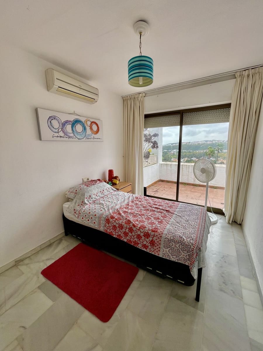 3 bedroom Semi-detached Villa for sale in La Duquesa / Puerto de la Duquesa - € 395,000 (Ref: 10051511)