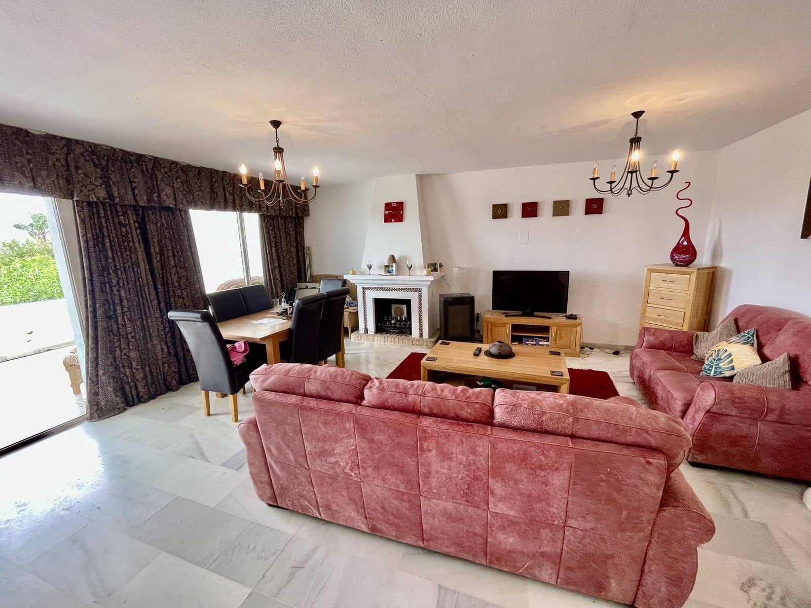 3 bedroom Semi-detached Villa for sale in La Duquesa / Puerto de la Duquesa - € 395,000 (Ref: 10051511)