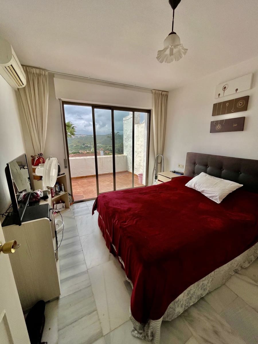 3 bedroom Semi-detached Villa for sale in La Duquesa / Puerto de la Duquesa - € 395,000 (Ref: 10051511)