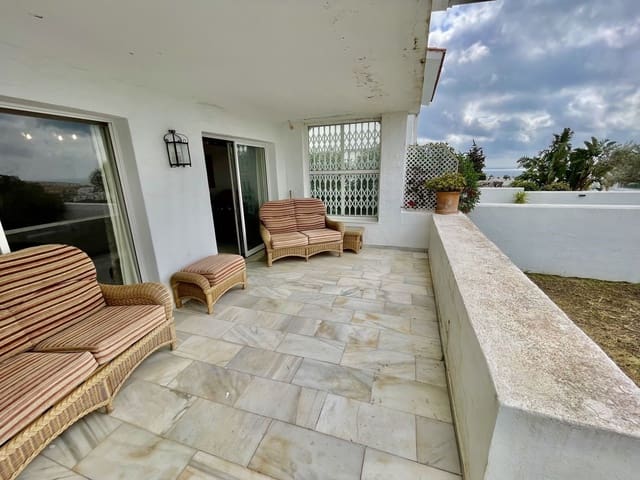 Pareado de 3 habitaciones en La Duquesa / Puerto de la Duquesa, Manilva en venta - 395.000 € (Ref: 10051511)