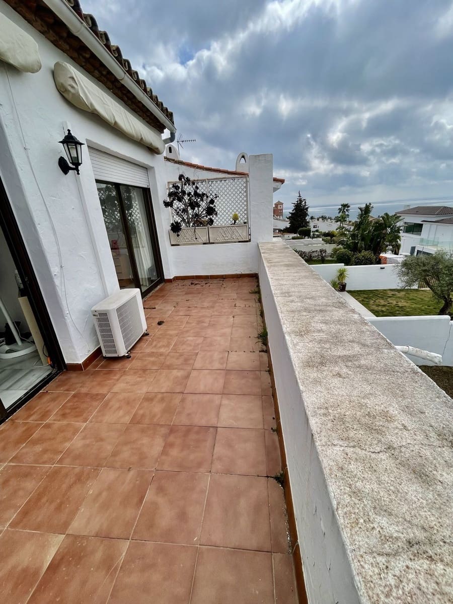 3 bedroom Semi-detached Villa for sale in La Duquesa / Puerto de la Duquesa - € 395,000 (Ref: 10051511)
