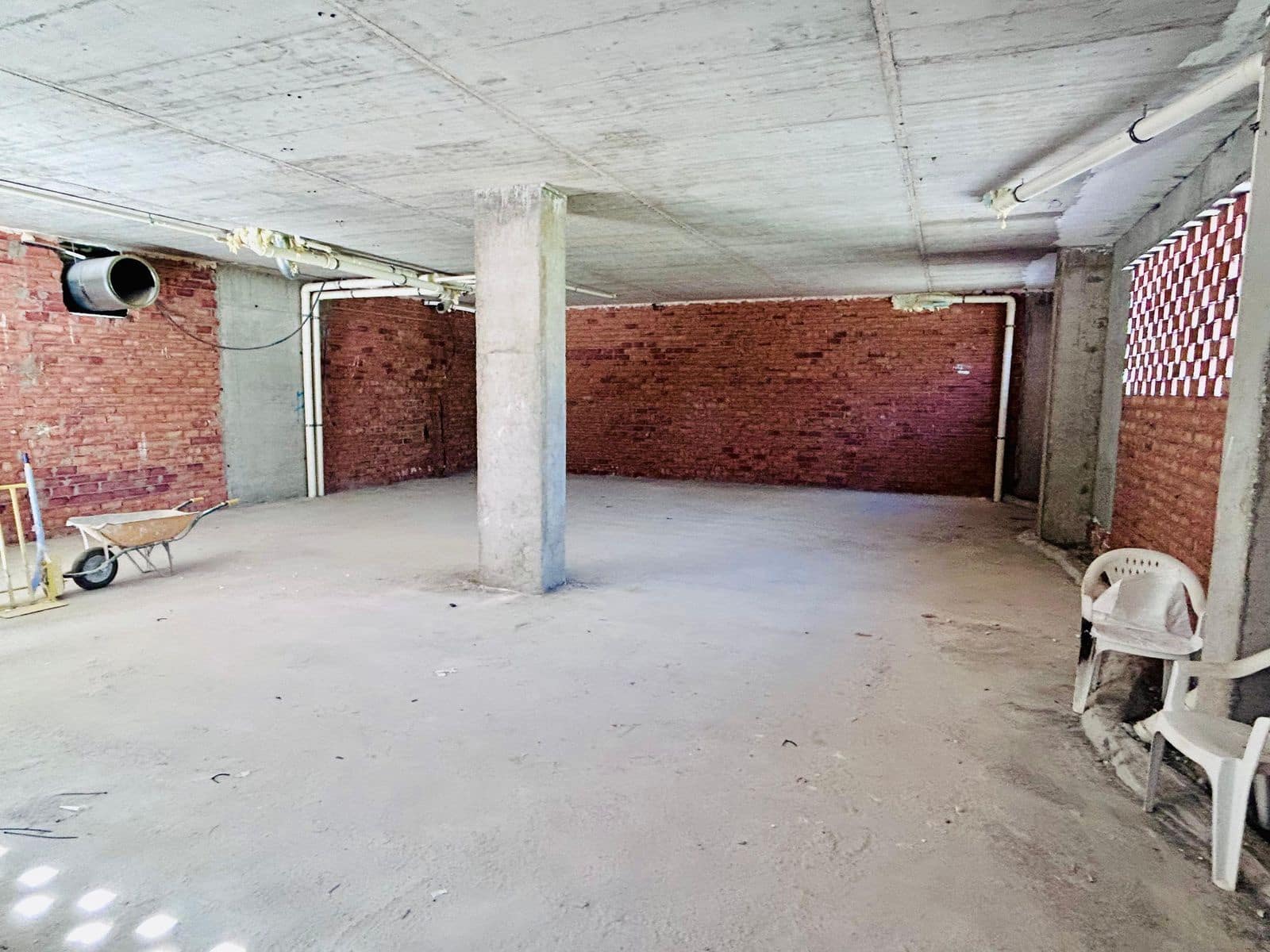 Kaupallinen myytävänä paikassa Nueva Andalucia - 495 000 € (Ref: 10051523)