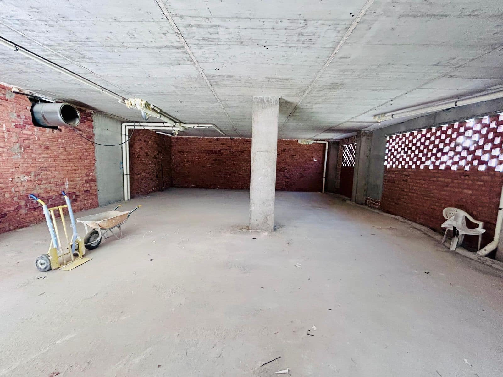 Kaupallinen myytävänä paikassa Nueva Andalucia - 495 000 € (Ref: 10051523)