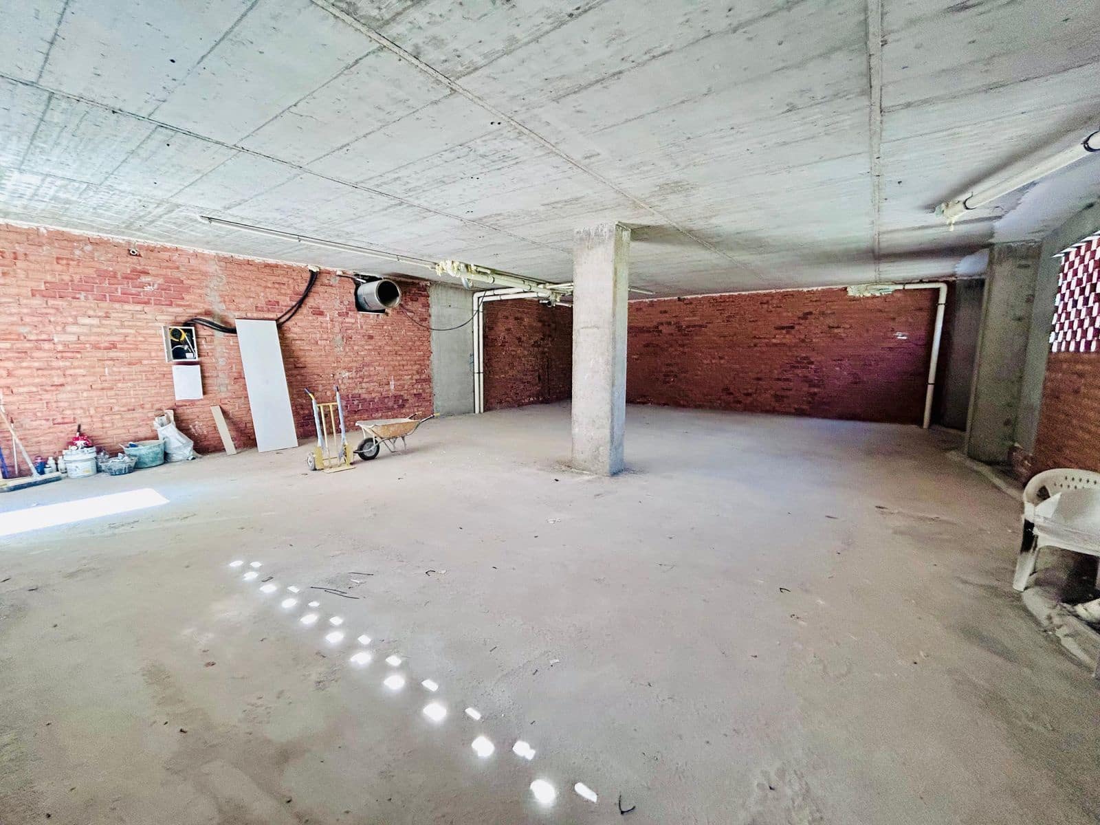 Kaupallinen myytävänä paikassa Nueva Andalucia - 495 000 € (Ref: 10051523)