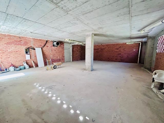 Kaupallinen myytävänä paikassa Nueva Andalucia, Marbella - 495 000 € (Ref: 10051523)
