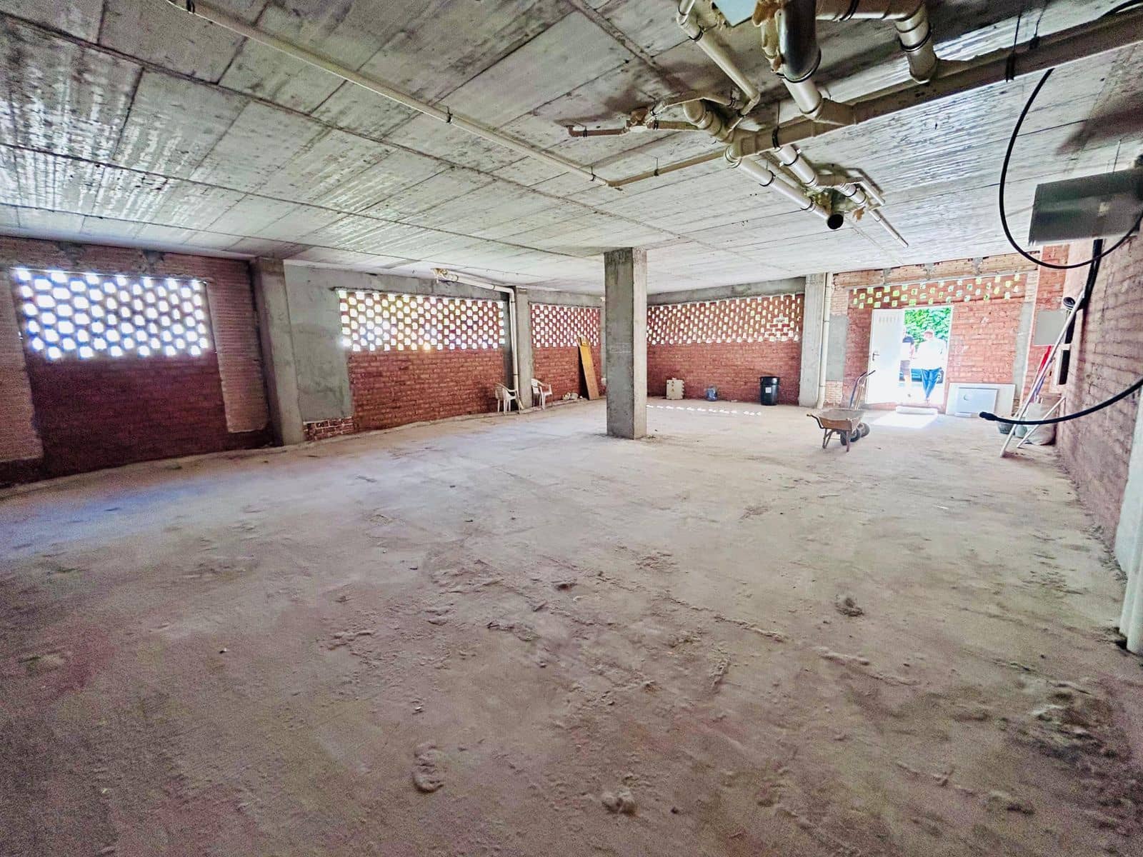 Kaupallinen myytävänä paikassa Nueva Andalucia - 495 000 € (Ref: 10051523)