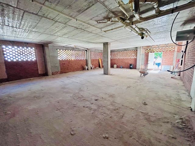 Kaupallinen myytävänä paikassa Nueva Andalucia, Marbella - 495 000 € (Ref: 10051523)