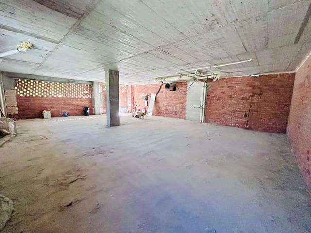 Kaupallinen myytävänä paikassa Nueva Andalucia, Marbella - 495 000 € (Ref: 10051523)