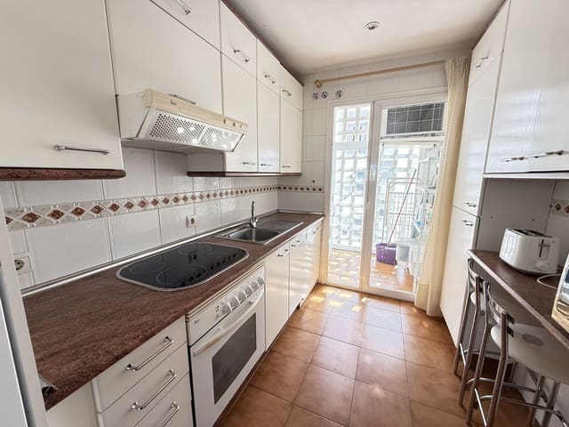 2 bedroom Apartment for sale in Puerto Banus, Marbella - € 779,000 (Ref: 10051524)